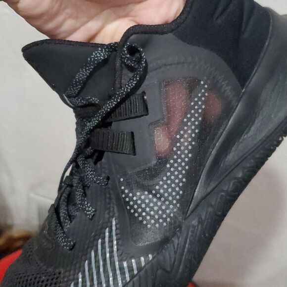 Kyrie Flytrap 5 in Black Men's Size 10 - Picture 11 of 16